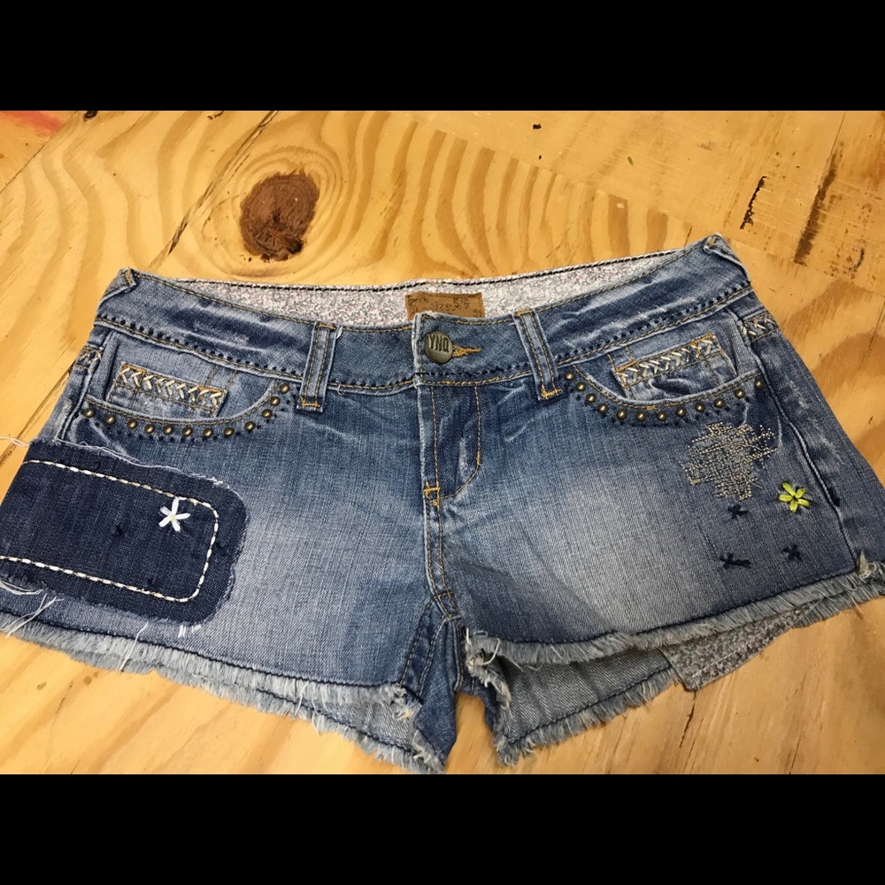 Adorable jean shorts size 5/6 so unique and fun!